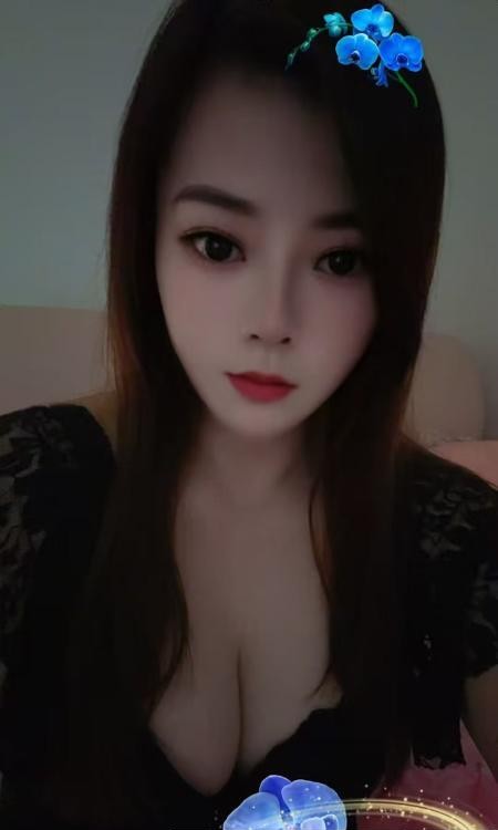 大奶子美腿少妇