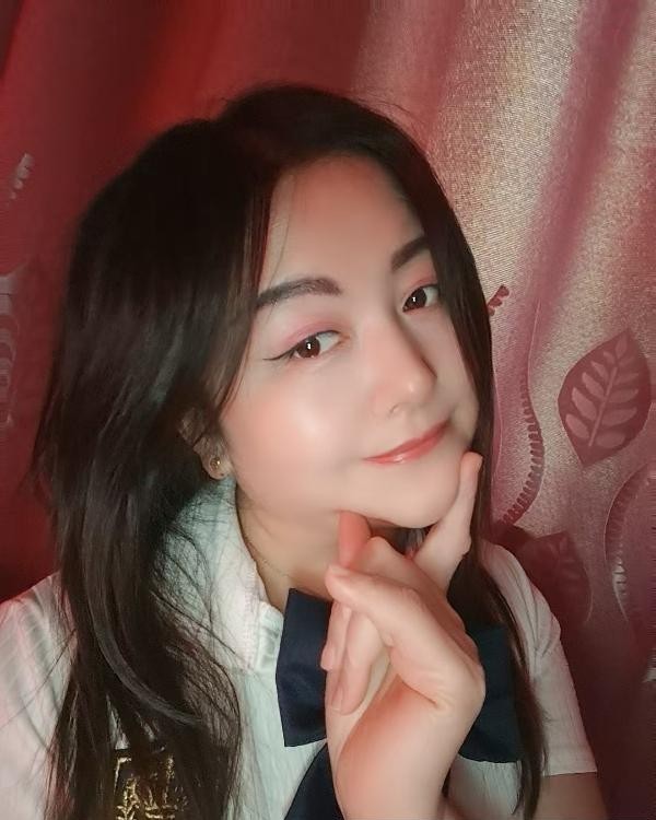 湖塘性感少妇白云