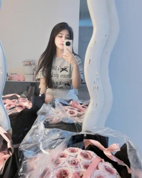 颜值cc肤白貌美