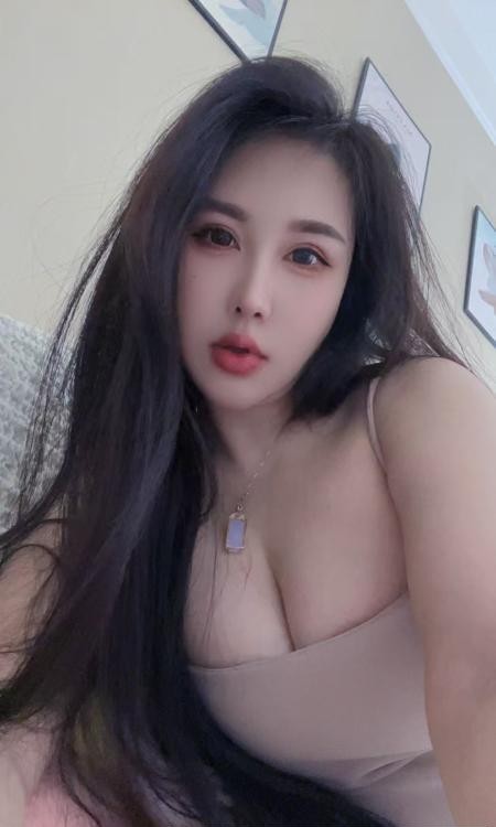大胸月亮