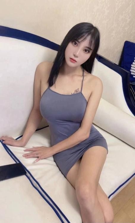 E乃大胸扶腰入