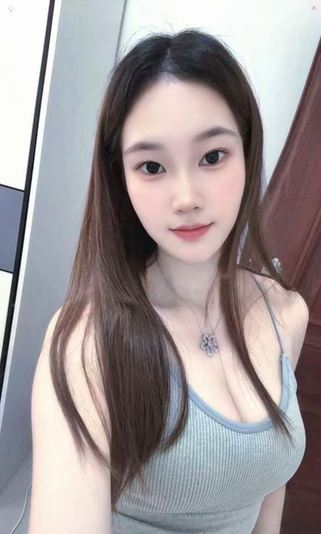性感胸大身材好