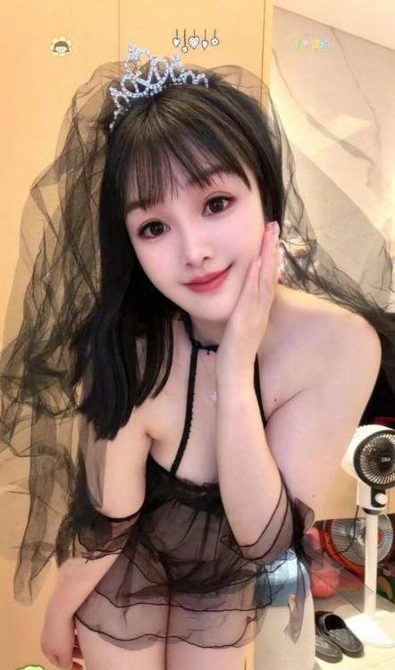 上城服务系蜜桃臀梨子