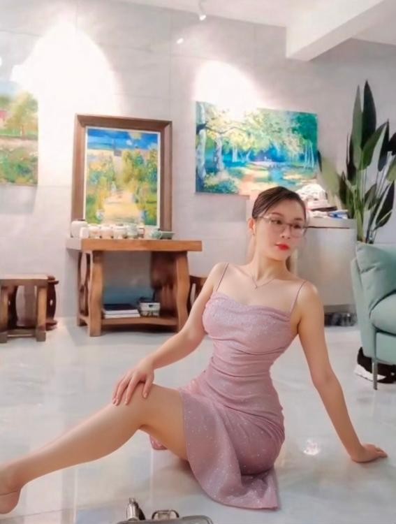 D奶双飞姐妹花