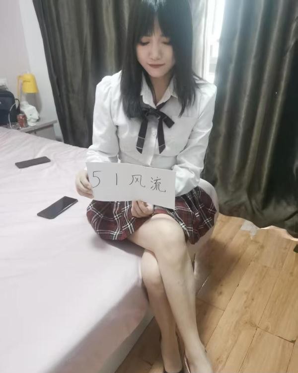 洪山制服长腿美女