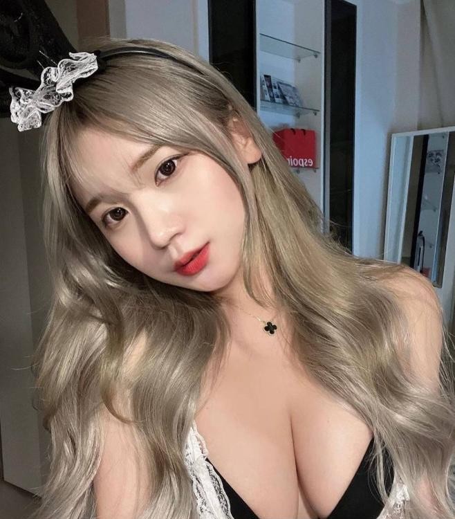 颜值大胸骚妹