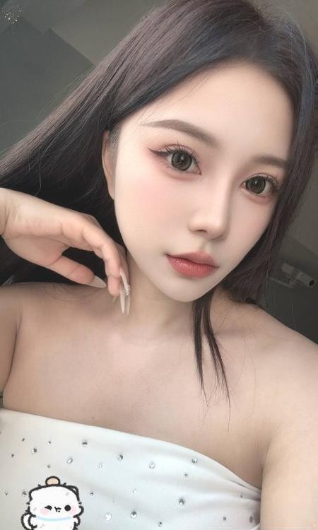 园区性感肤白貌美静静