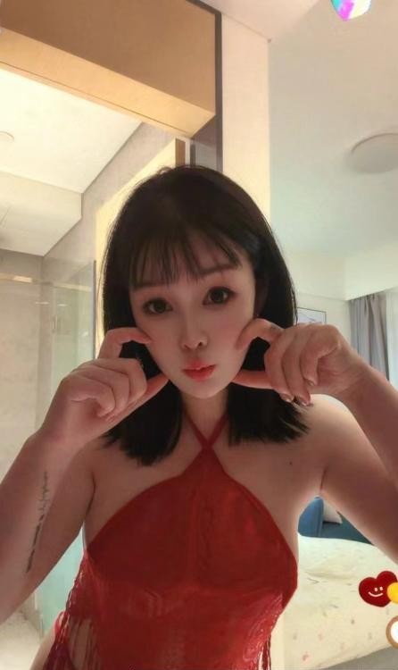二刷服务系蜜桃臀梨子