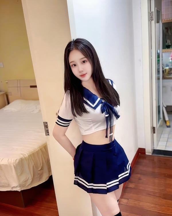 巨乳制服诱惑璐璐