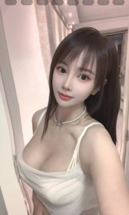 身材好肤白大奶妹子