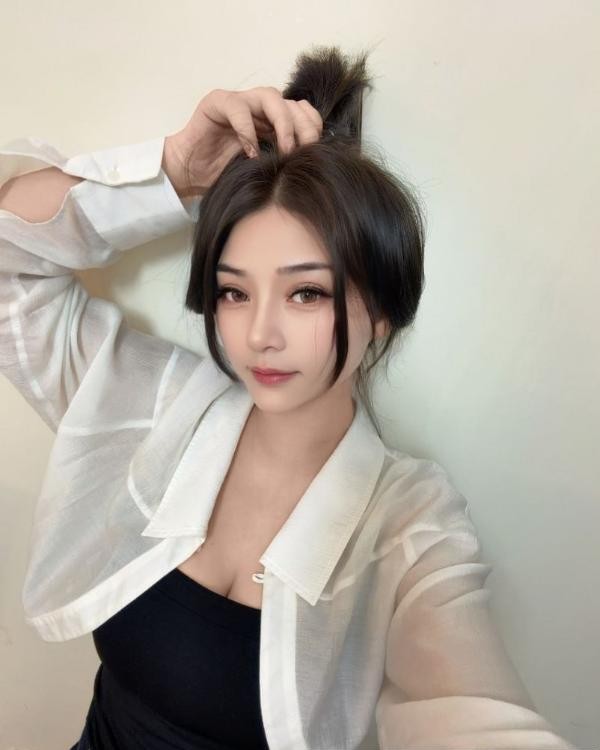 东莞性感小迪丽热巴