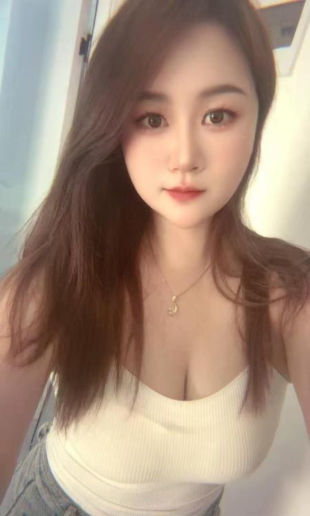 一线天大胸萱萱