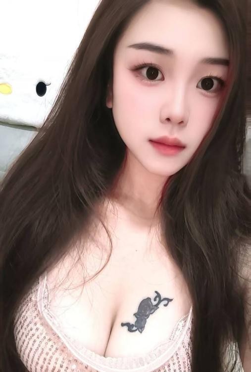 舌吻邻家女孩露露