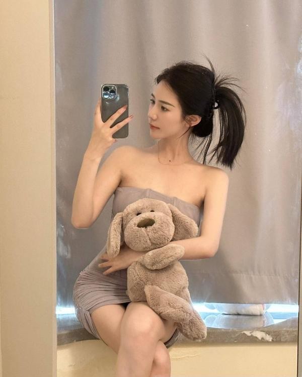 身材苗条胸大御姐