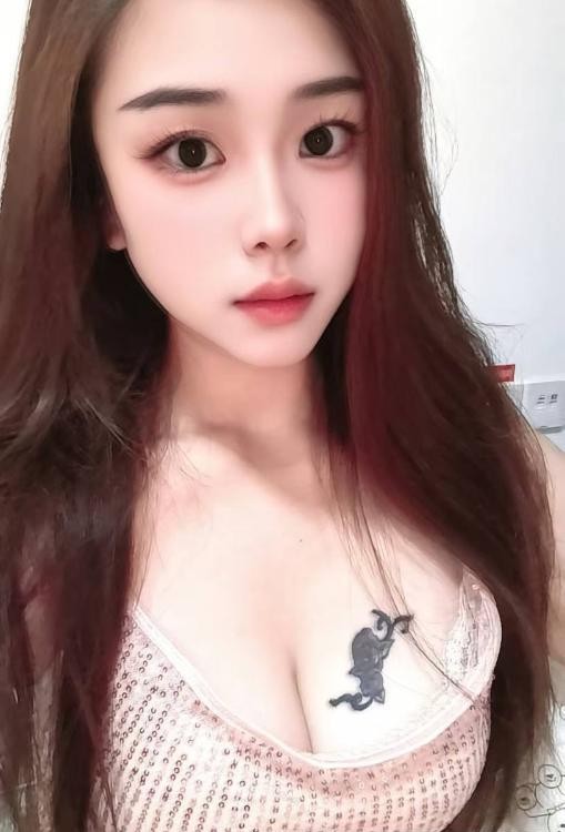 舌吻邻家女孩露露