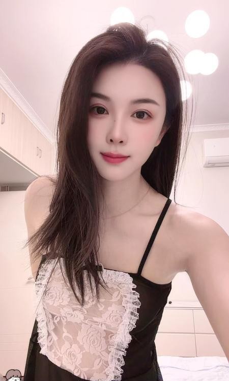 身材美胸嫩妹
