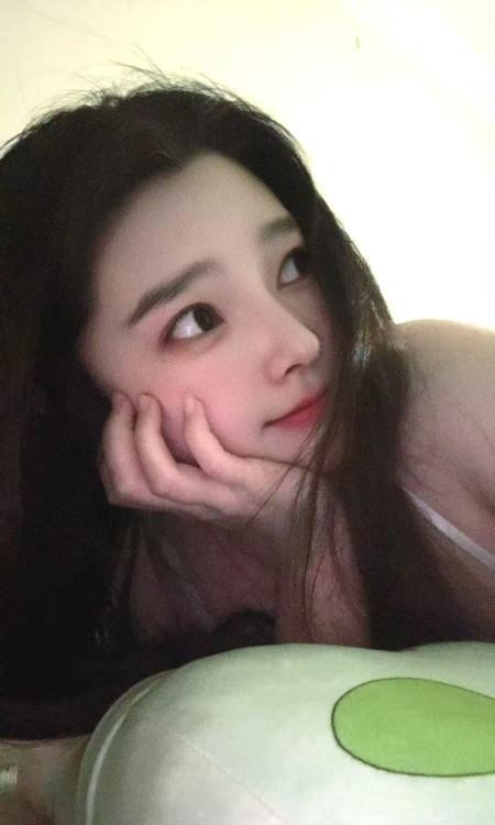 冷白皮大胸身材好美女