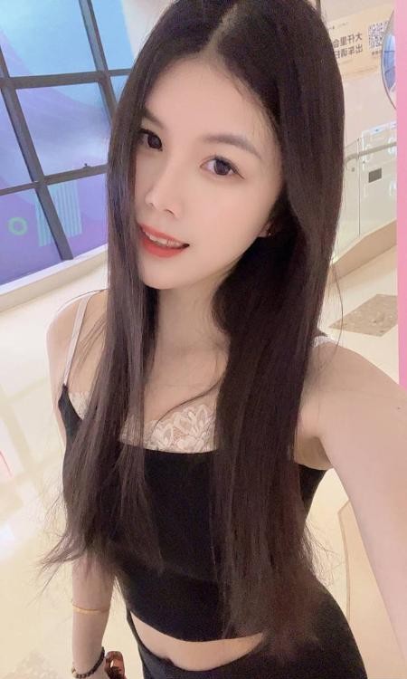 白云肤白大长腿御姐