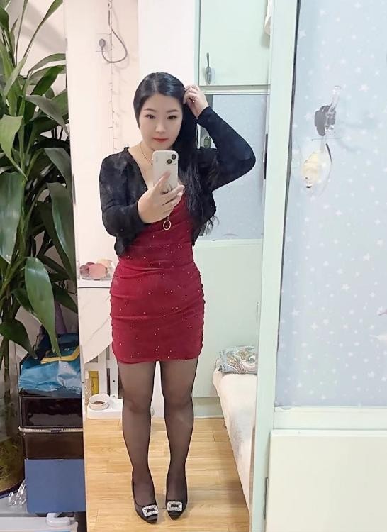 舌吻丰满大臀少妇