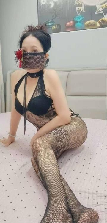 风骚黑色情趣熟女