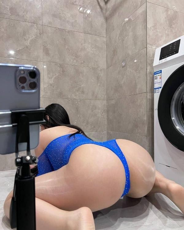无套内射超巨臀嫩妹