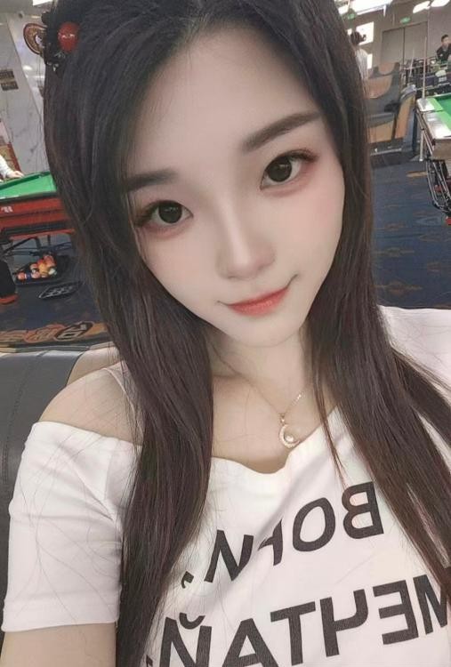冷白皮茉莉少妇