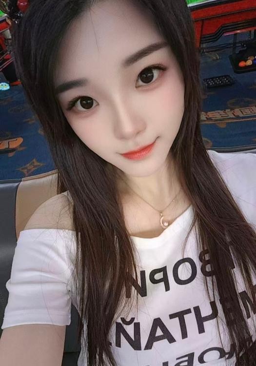 冷白皮茉莉少妇