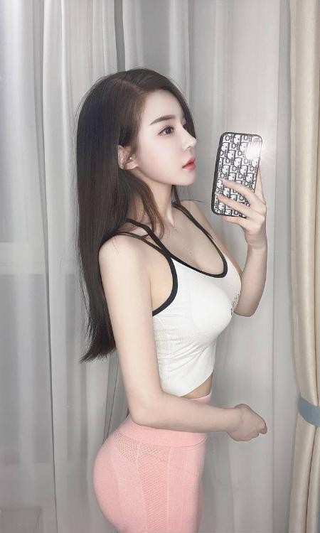 足控首选蜜桃臀桃子