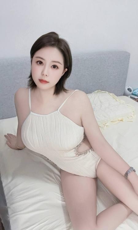 大胸服务系短发妹子
