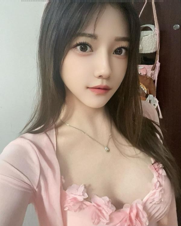 腰细臀翘风骚服务老师