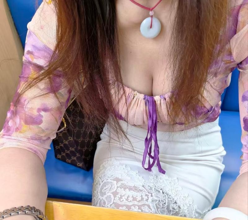 喷水大长腿sao妇