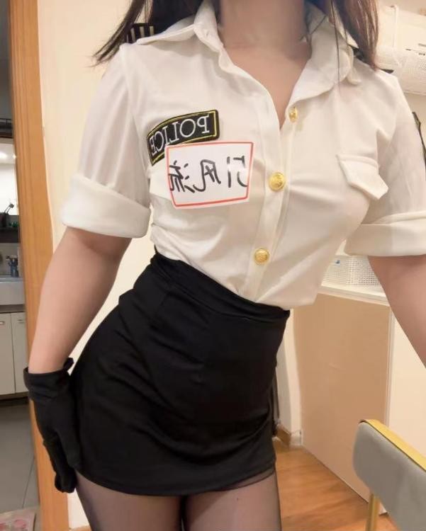 龙华制服美臀笑笑