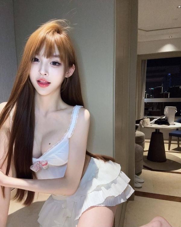 白嫩嫩刚下海小尤物