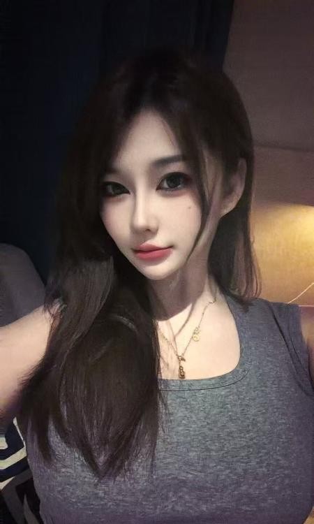 E杯依依可舌吻
