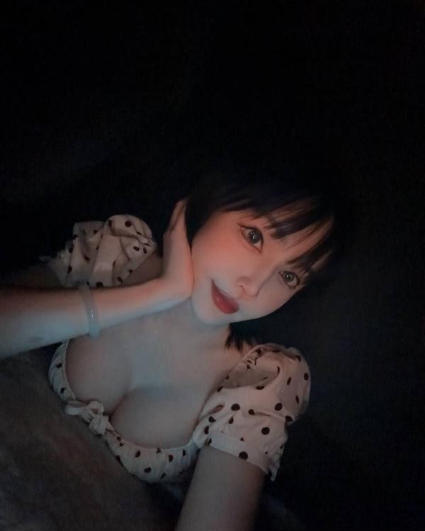 颜值大奶白虎嫩妹UU