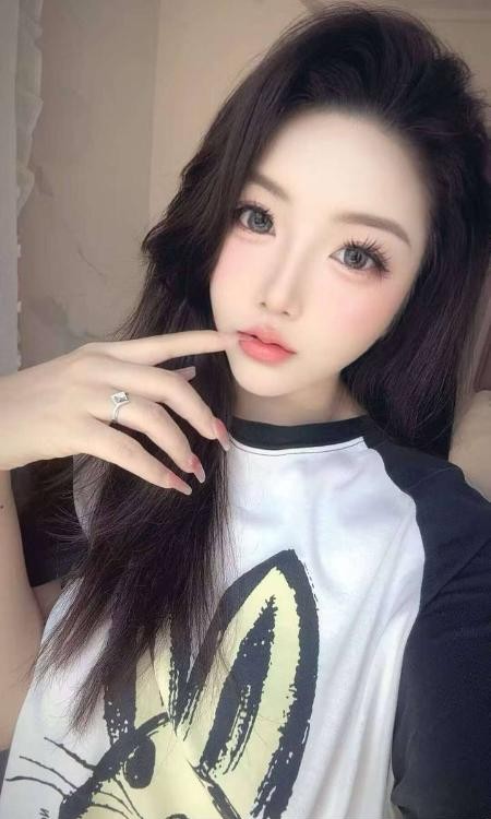 福田前凸后翘颜值嫩妹