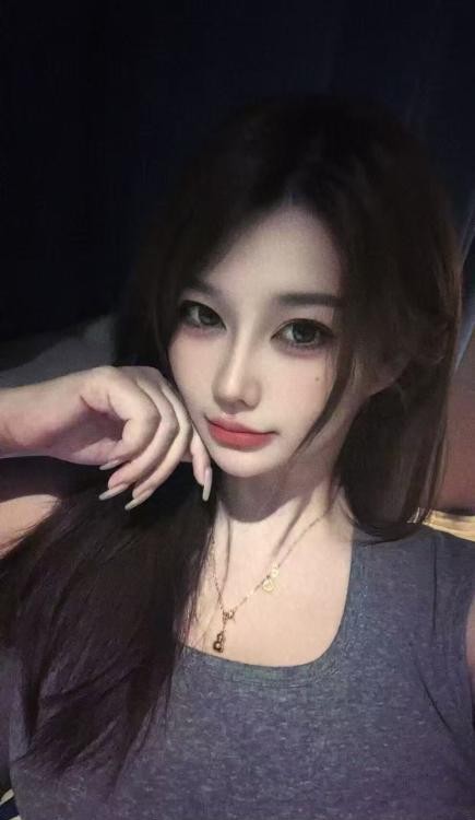 E杯依依可舌吻