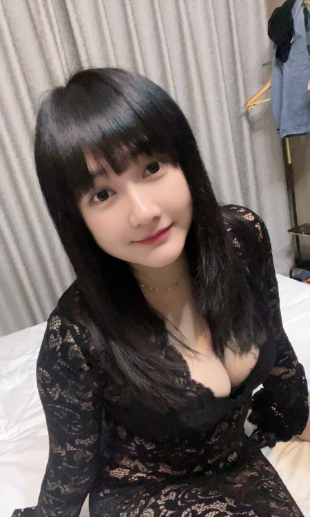 白云风骚大波妹露娜