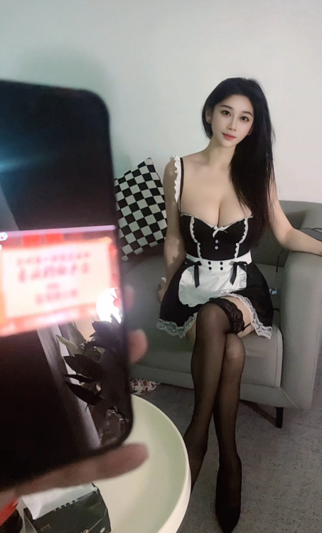 东站大奶风骚女仆