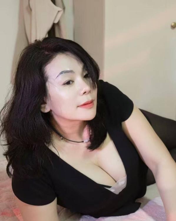 大胸骚货熟女
