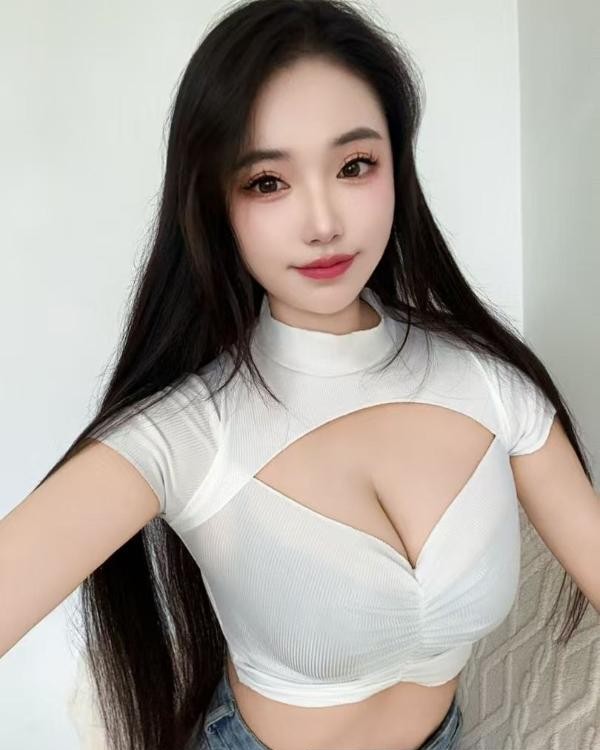 丰满巨乳奶瓶