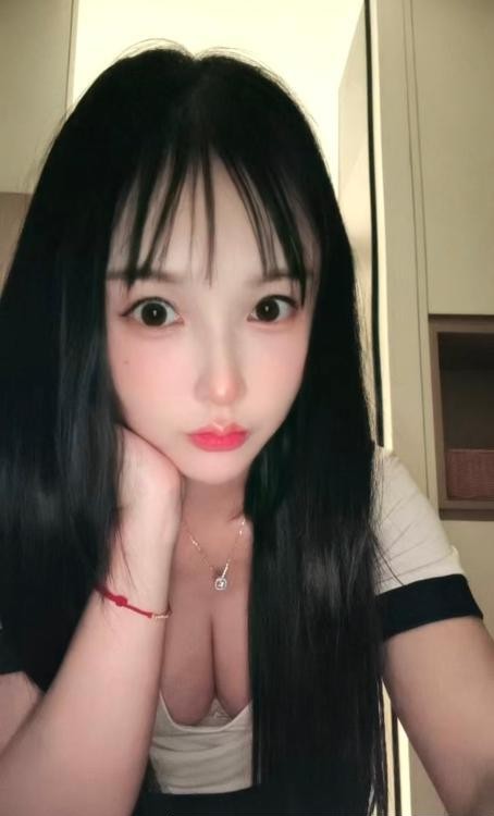 南山大奶翘臀洛洛回归