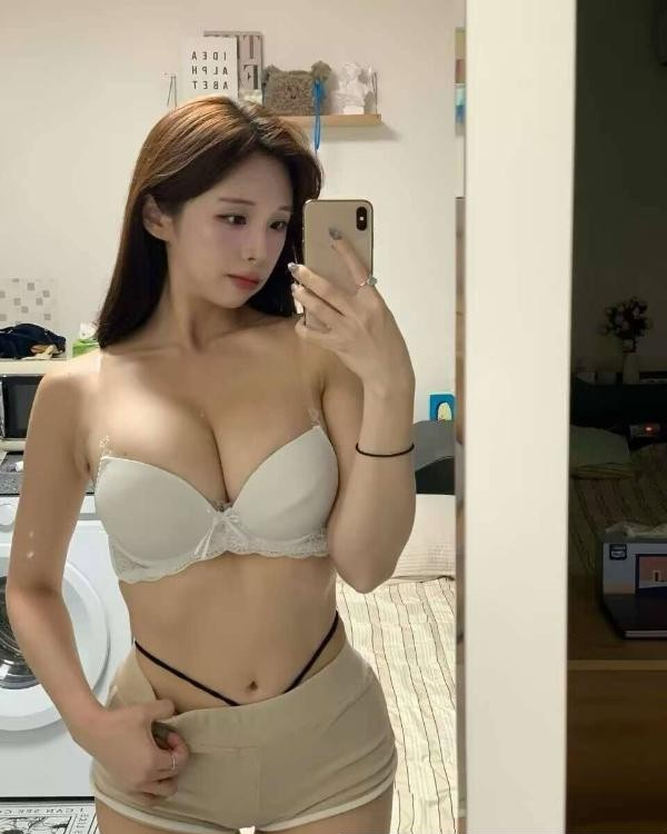 武侯健身瑜伽大奶嫩妹