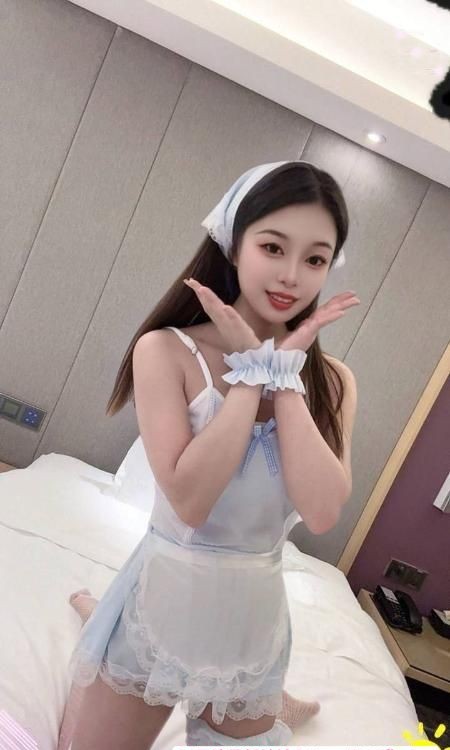 娇小呆呆萌
