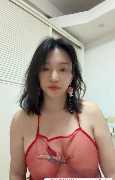 上城戴眼镜的大奶小画
