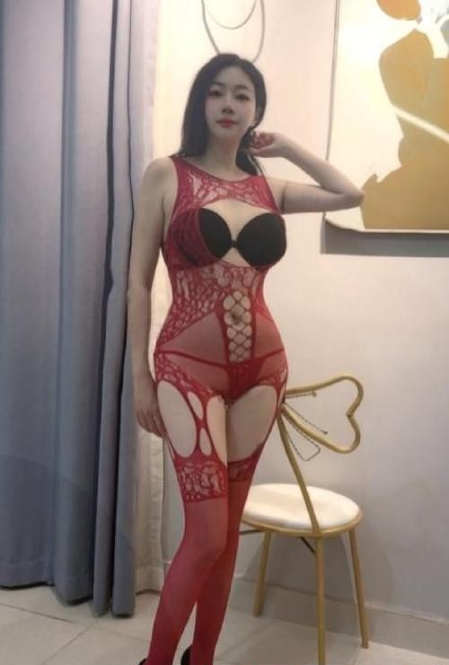 舌吻红蟒水娃