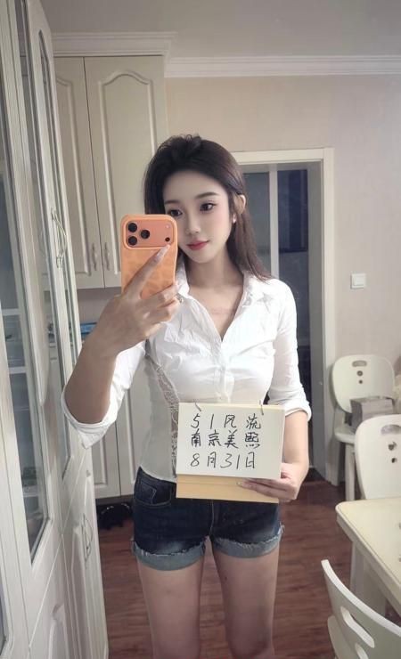 建邺美熙美女身材不错