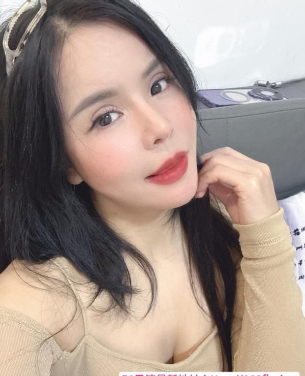 性感翘臀大奶少妇