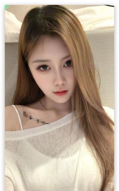 白云肤白貌美沁伊