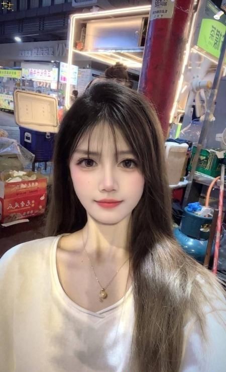 青春女大邻家嫩妹舒悦